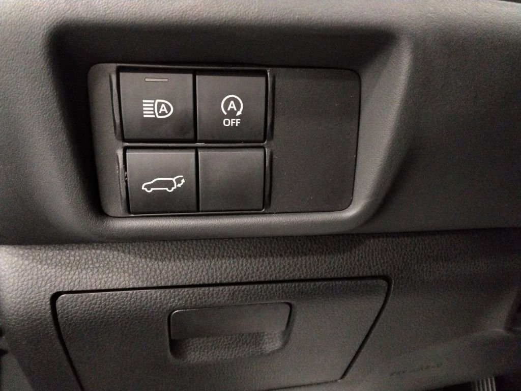 Used 2024 Toyota Highlander LE image 19