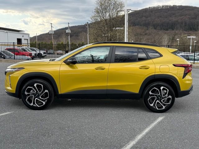 Certified 2024 Chevrolet Trax RS w/ Driver Confidence Package image 11