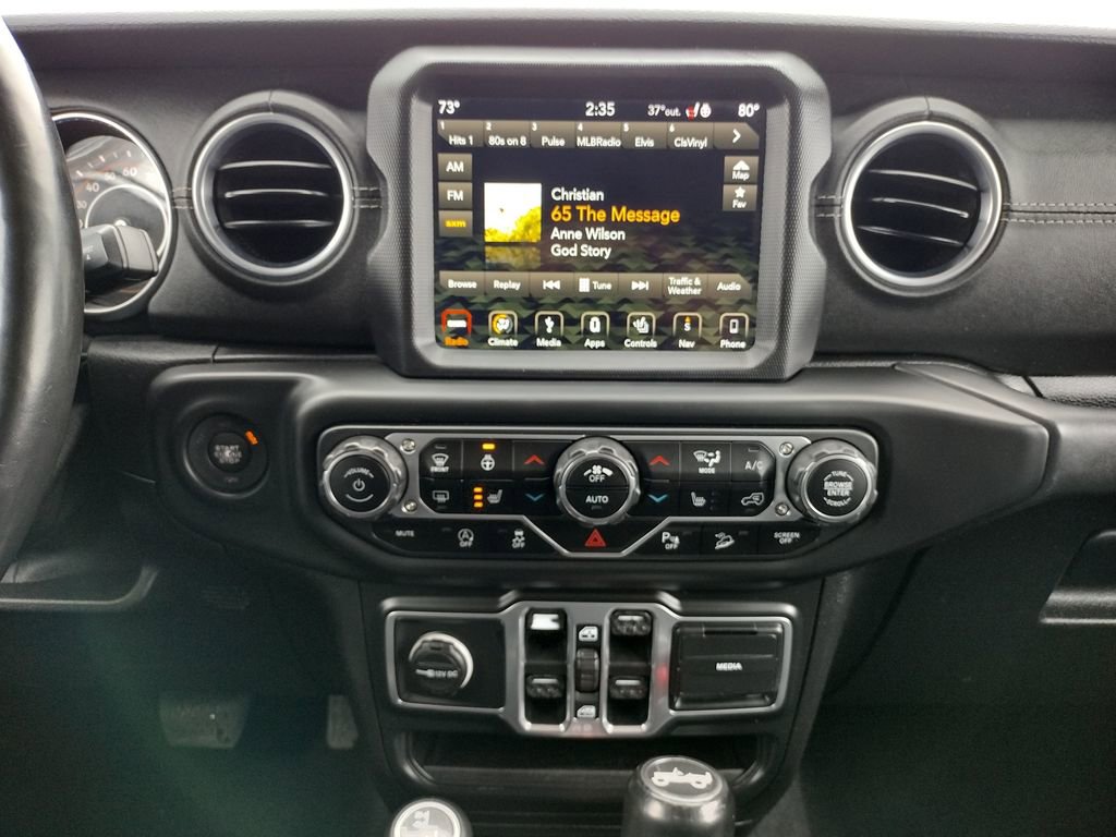 Used 2018 Jeep Wrangler Unlimited Sahara image 3