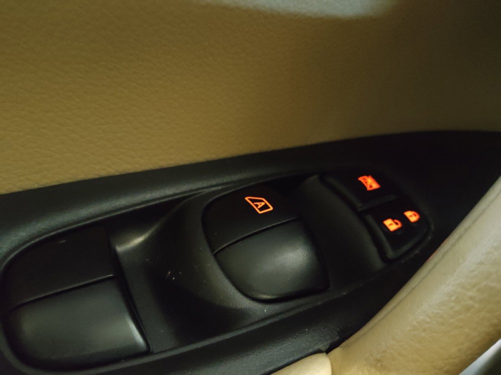 Used 2016 Nissan Rogue SV w/ SV Premium Package image 27