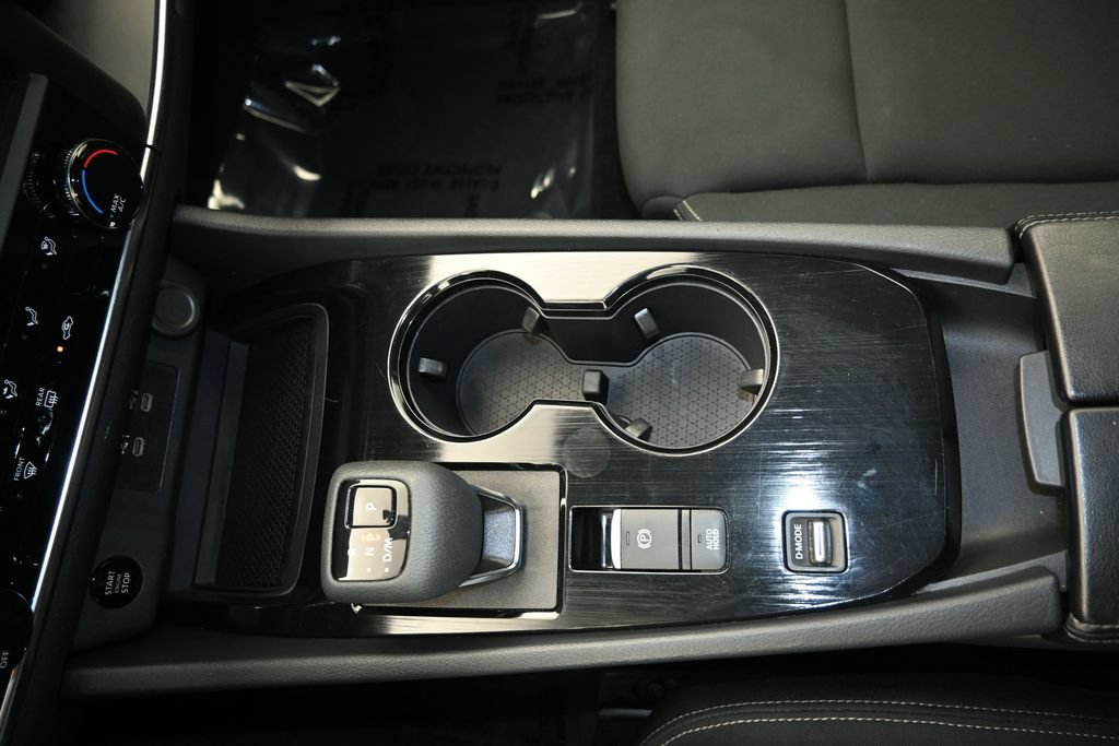 Used 2024 Nissan Rogue S FWD image 17