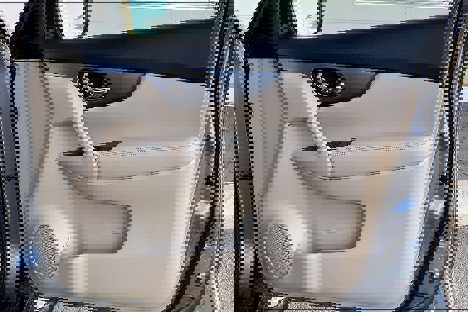 Used 2016 Nissan Rogue S w/ Appearance Package image 23