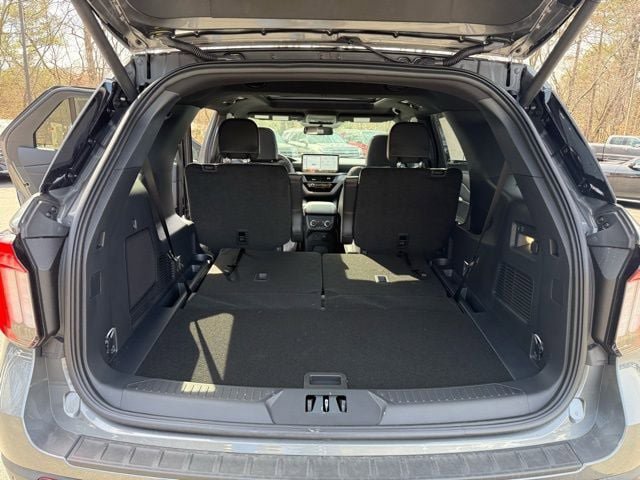 Used 2026 Ford Explorer ST-Line w/ ST-Line Street Pack AWD/4WD image 22