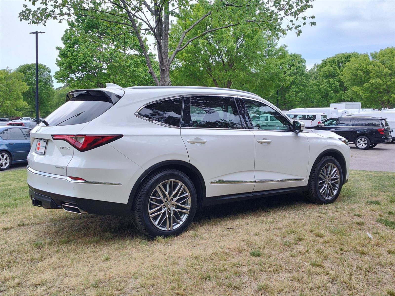 Used 2023 Acura MDX SH-AWD w/ Advance Package image 5