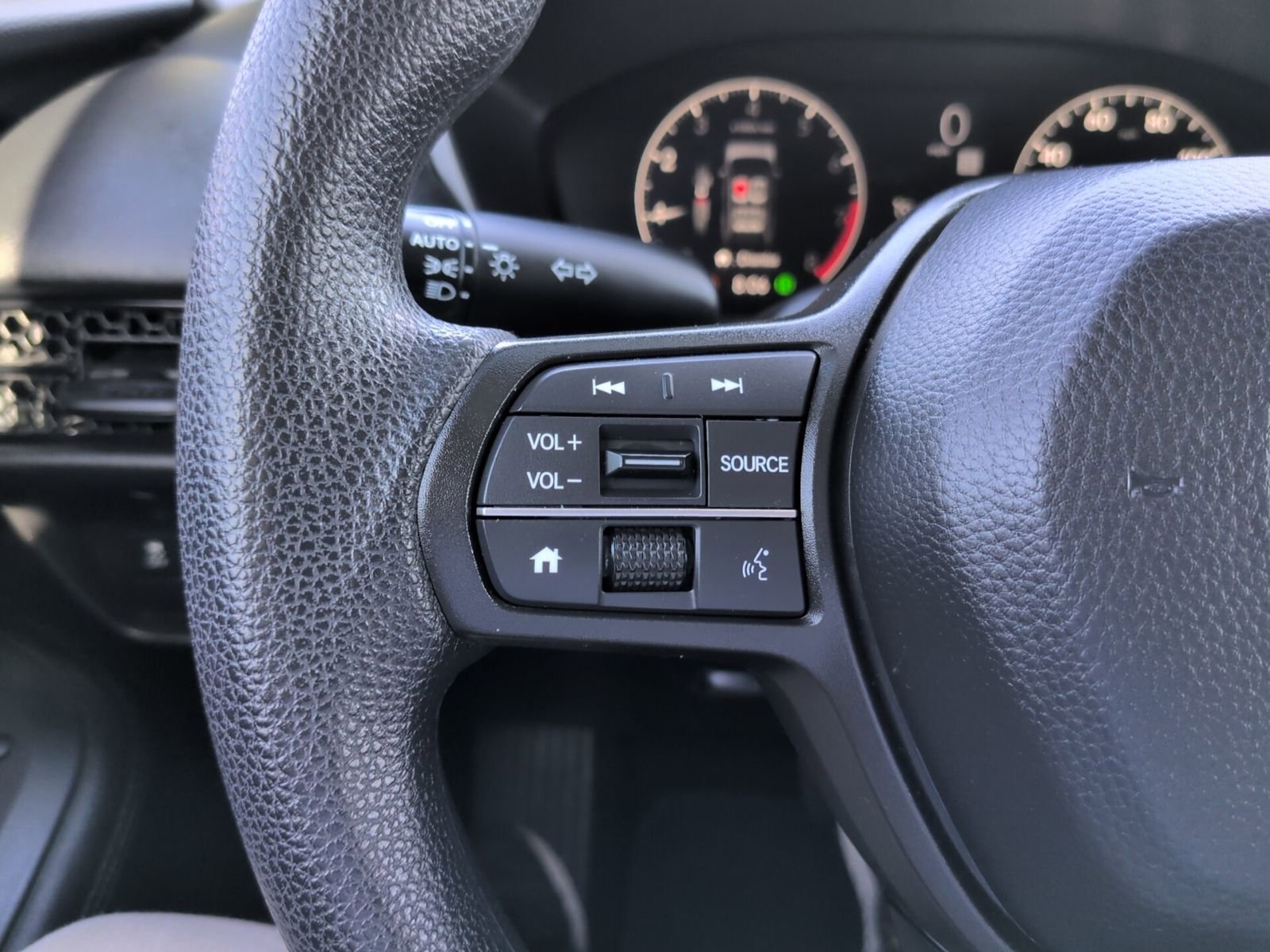 Used 2025 Honda HR-V LX image 17