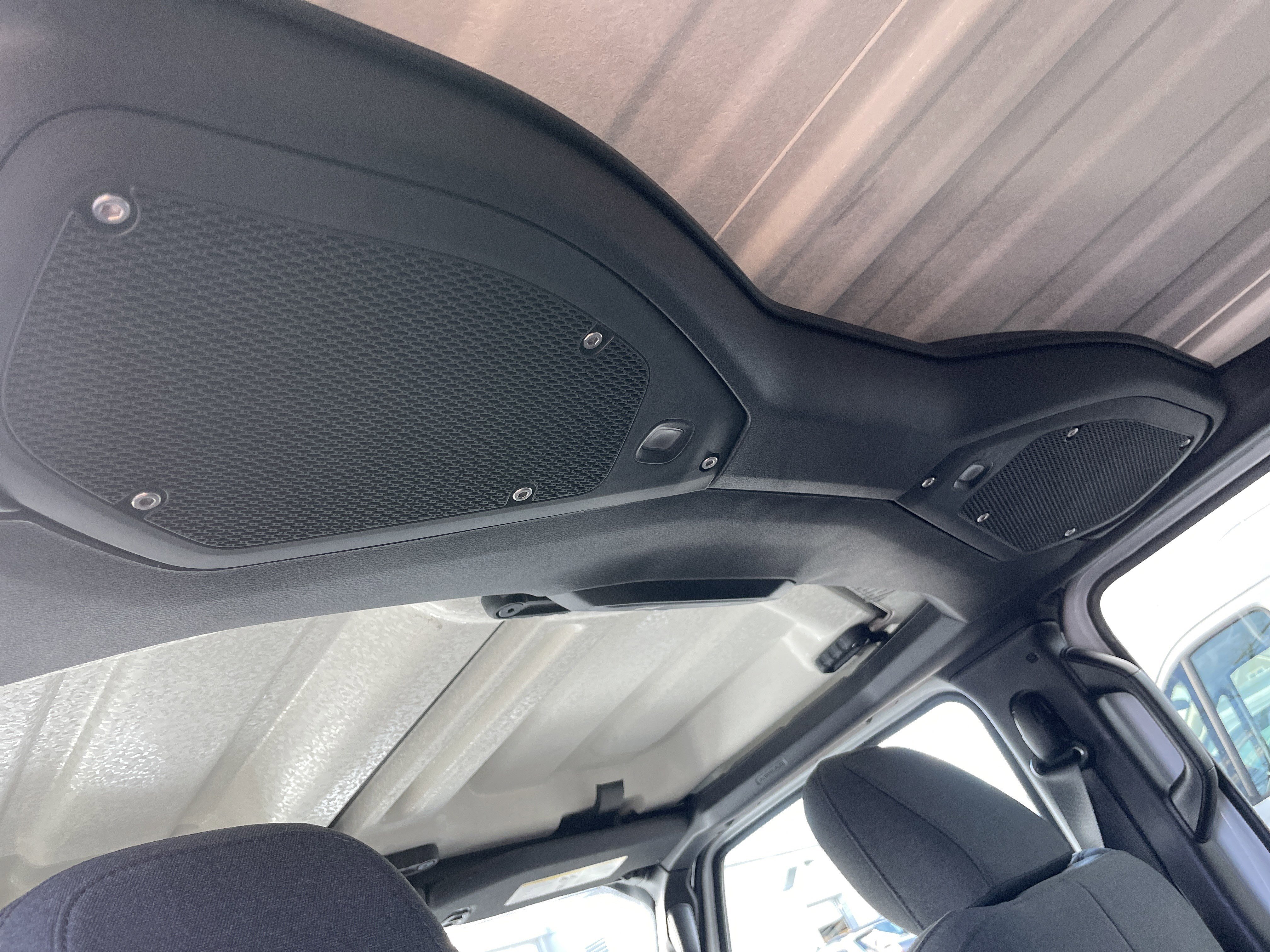 Used 2025 Jeep Wrangler Sahara image 28