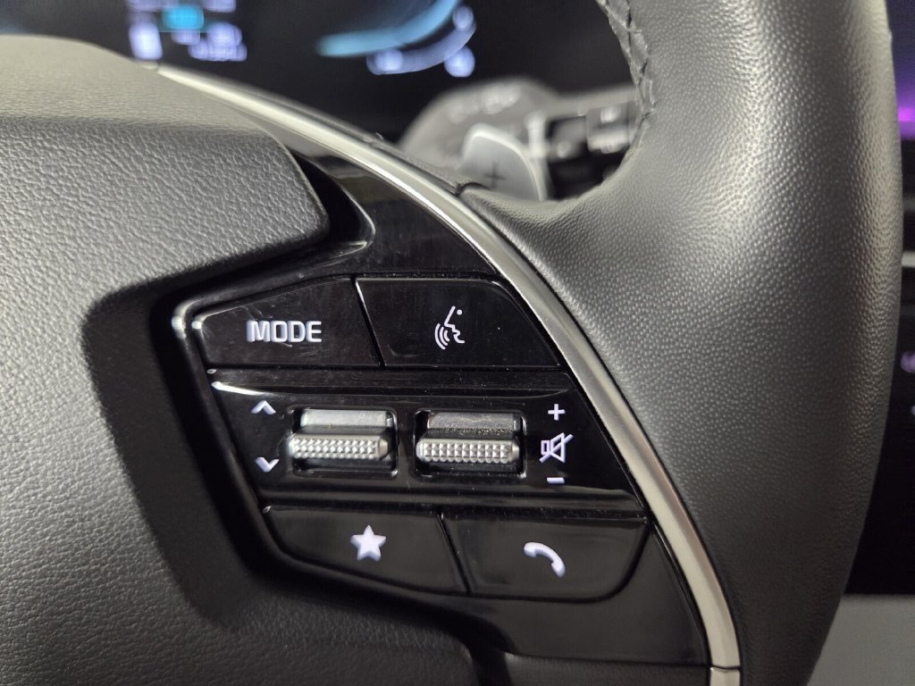 Used 2023 Kia Niro SX Touring FWD image 17