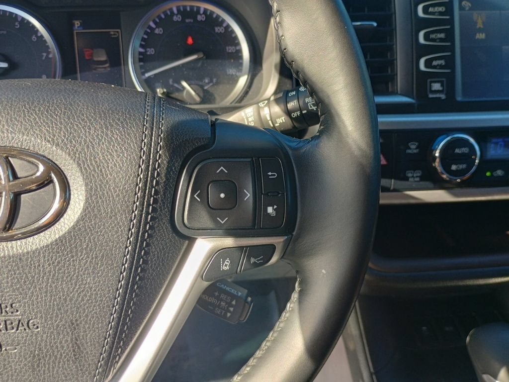 Used 2017 Toyota Highlander Limited FWD image 30