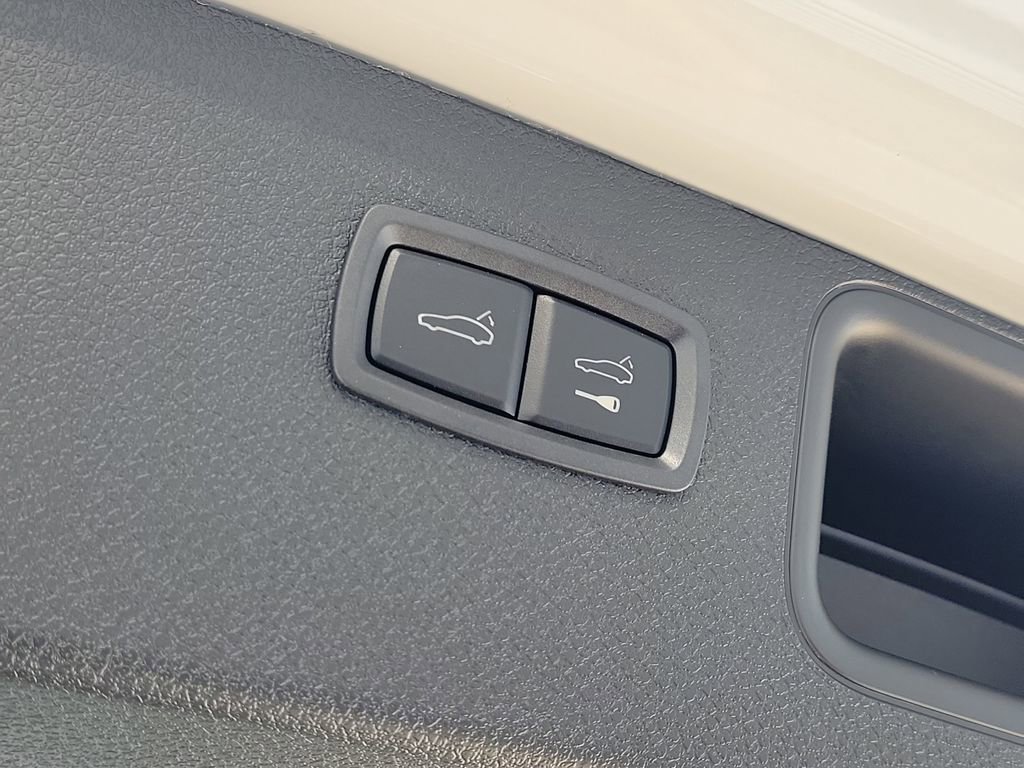 New 2026 Porsche Macan image 17