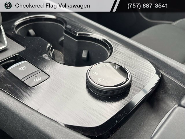 Used 2024 Nissan Rogue S AWD/4WD image 42
