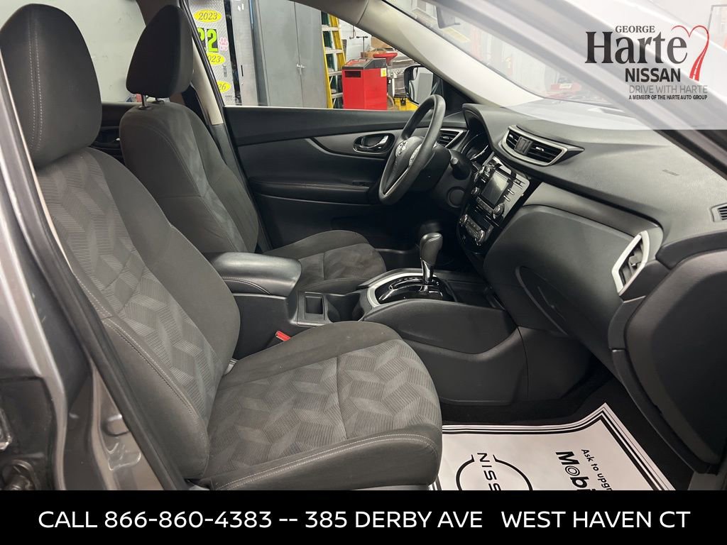 Used 2016 Nissan Rogue SV image 40