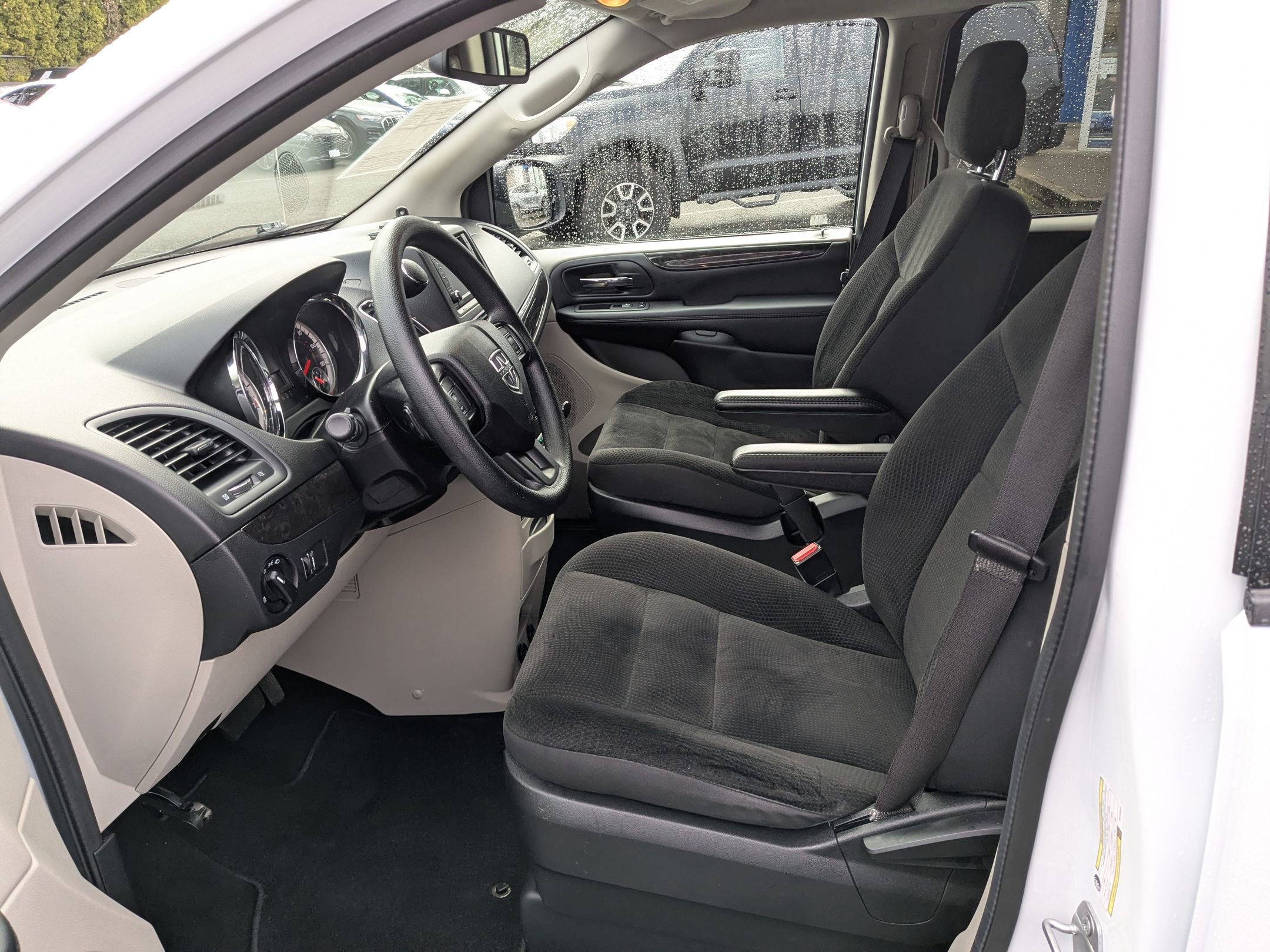 Used 2019 Dodge Grand Caravan SE image 13