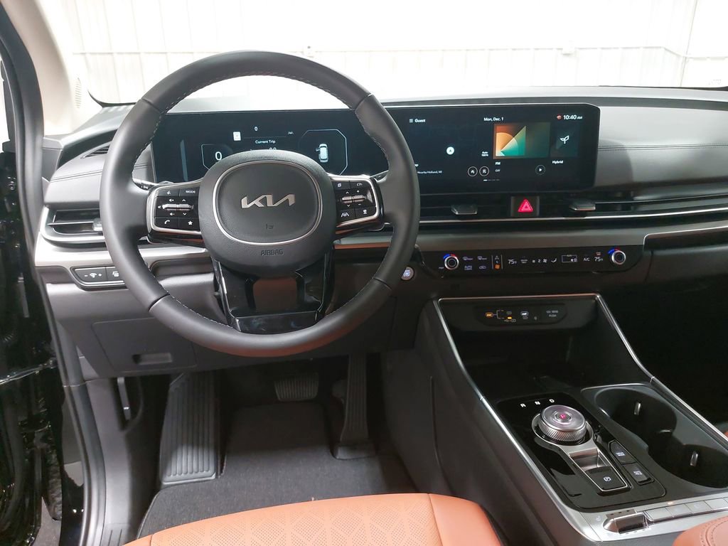 New 2026 Kia Carnival SX w/ SX Dark Edition Package FWD image 17