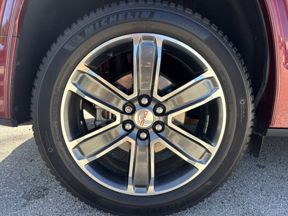 Used 2018 GMC Acadia Denali w/ Technology Package FWD image 43