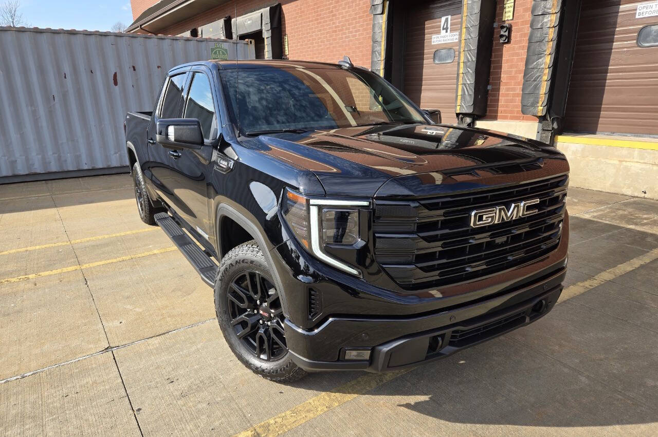 Used 2025 GMC Sierra 1500 Elevation w/ Elevation Premium Package AWD/4WD image 23