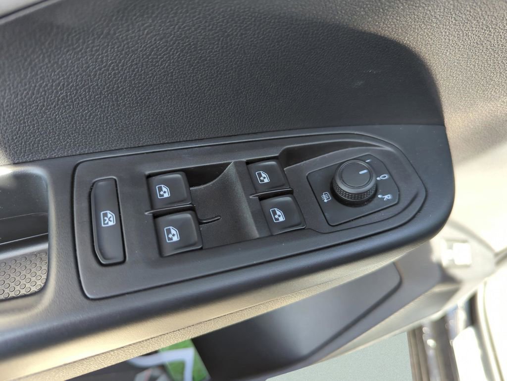 Certified 2022 Volkswagen Taos SE image 26