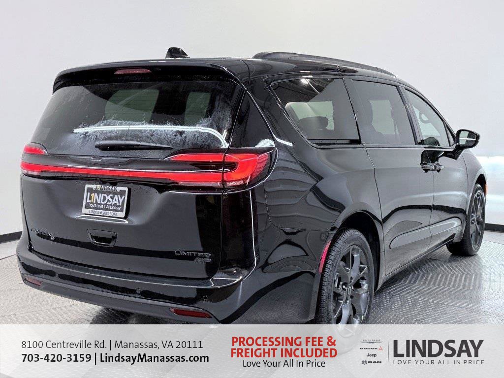 New 2026 Chrysler Pacifica Limited w/ S Appearance Package AWD/4WD image 4