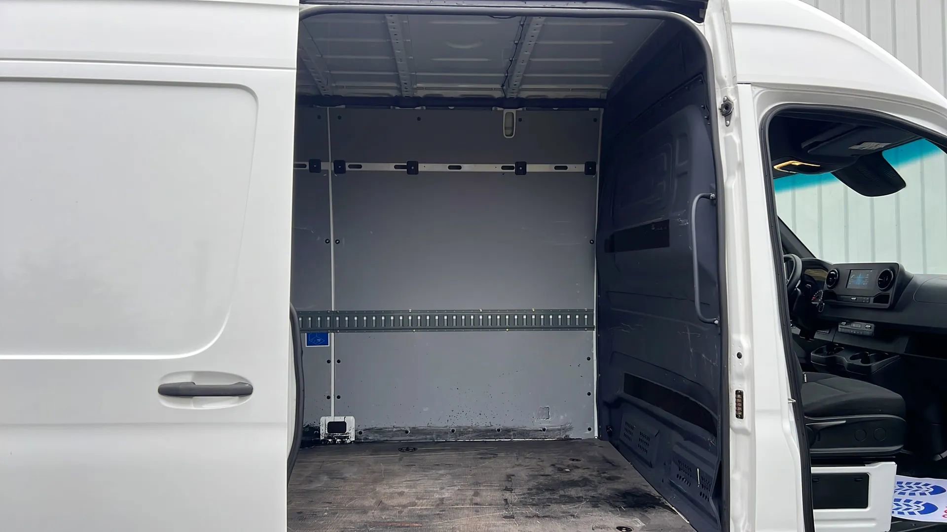 Used 2020 Freightliner Sprinter 2500 image 14