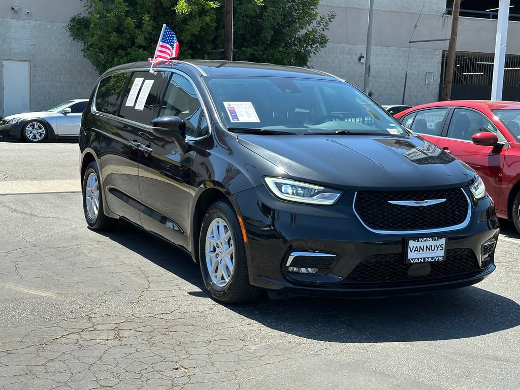 Used 2023 Chrysler Pacifica Touring-L FWD image 8