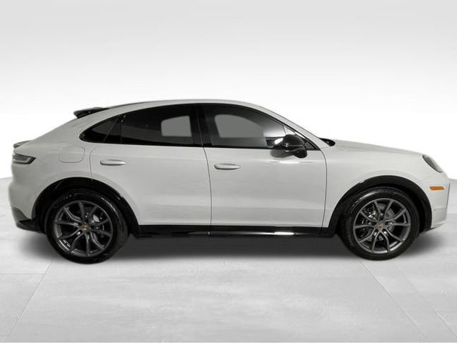 Used 2025 Porsche Cayenne GTS image 10