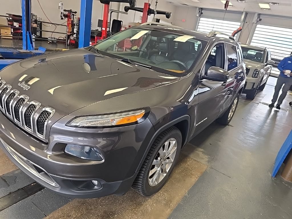 Used 2016 Jeep Cherokee Limited FWD image 2