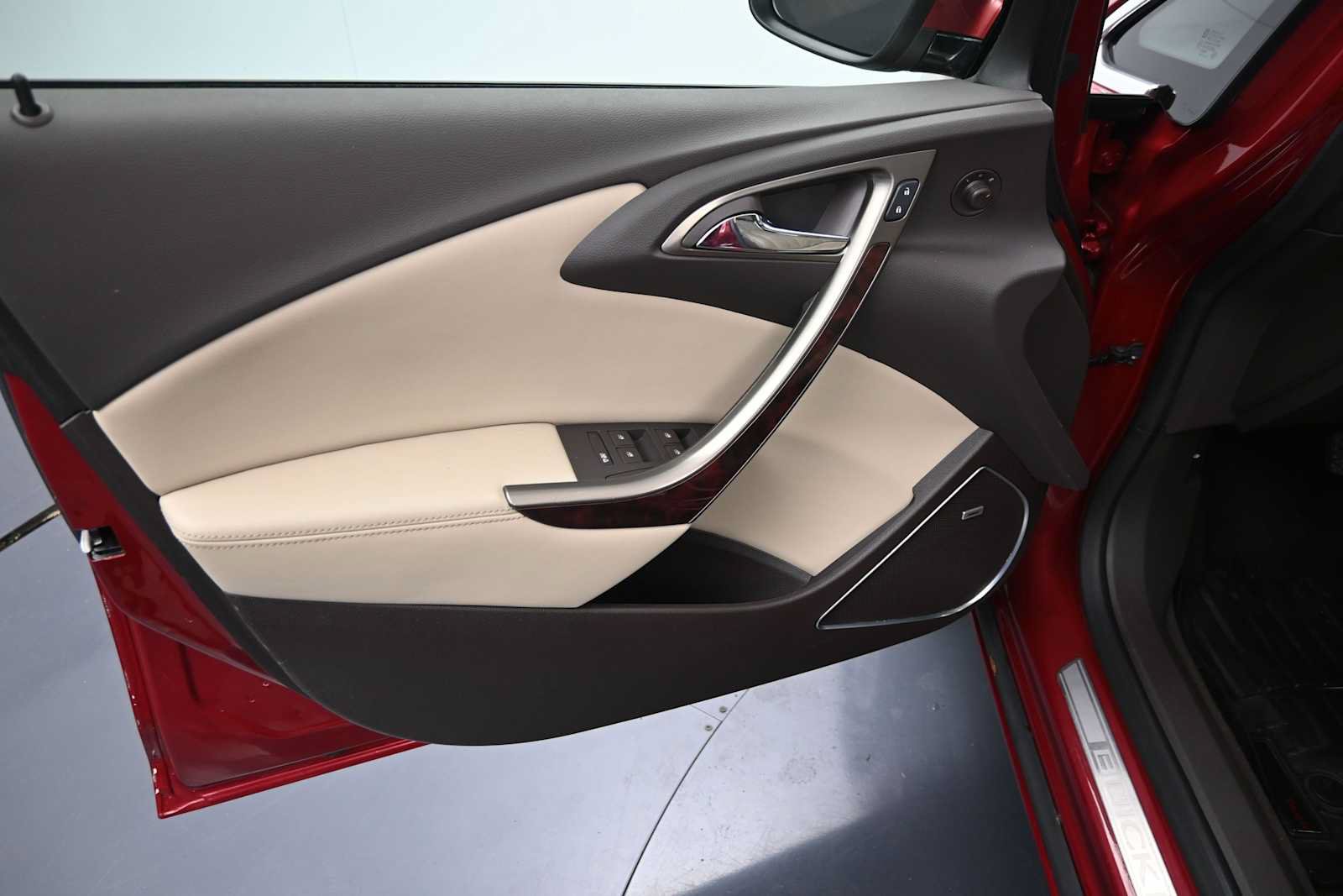 Used 2014 Buick Verano Leather FWD image 10