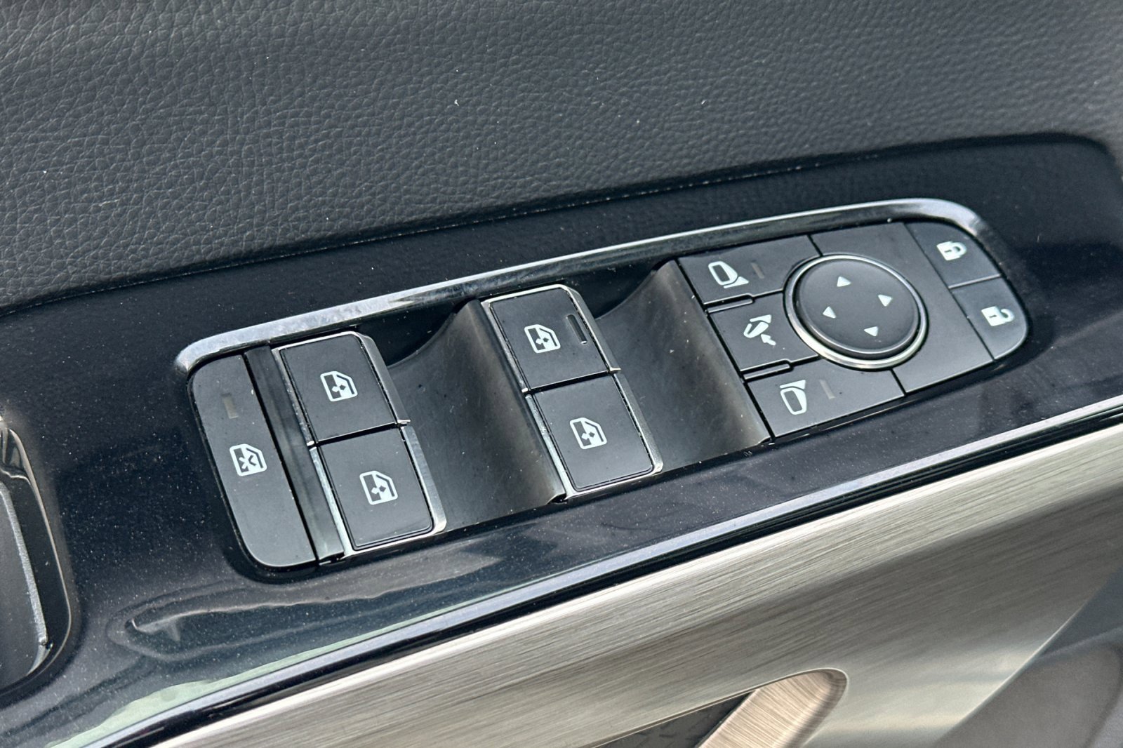 Used 2023 Nissan Pathfinder Platinum image 13