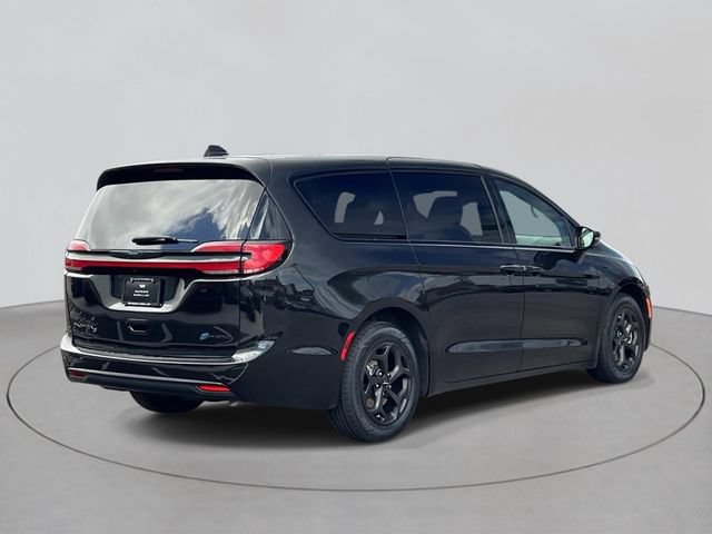 Used 2022 Chrysler Pacifica Touring-L w/ S Appearance Package FWD image 4