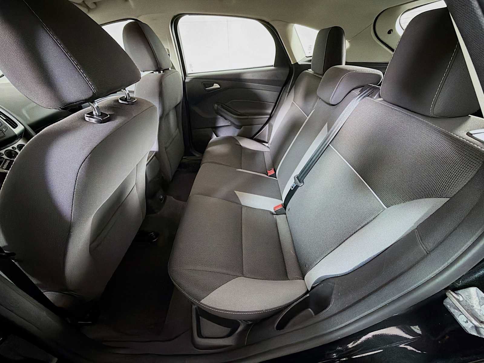 Used 2013 Ford Focus SE w/ SE Winter Pkg FWD image 21