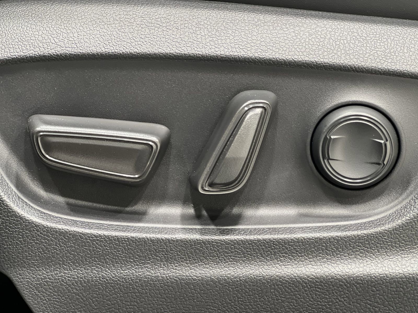 New 2026 Subaru Solterra AWD/4WD image 12