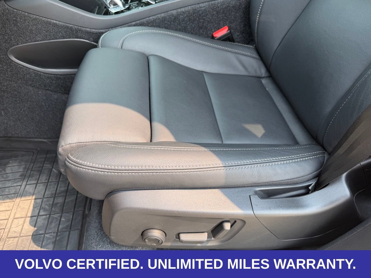Certified 2026 Volvo XC40 B5 Plus AWD/4WD image 29