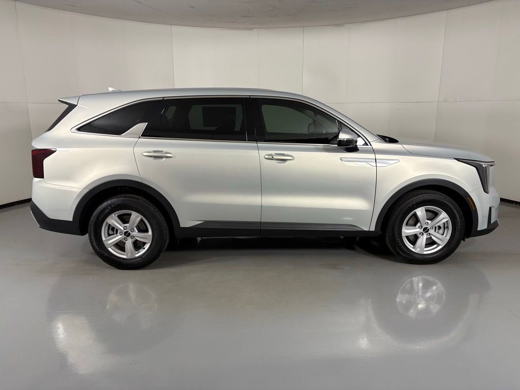 New 2026 Kia Sorento LX FWD image 9