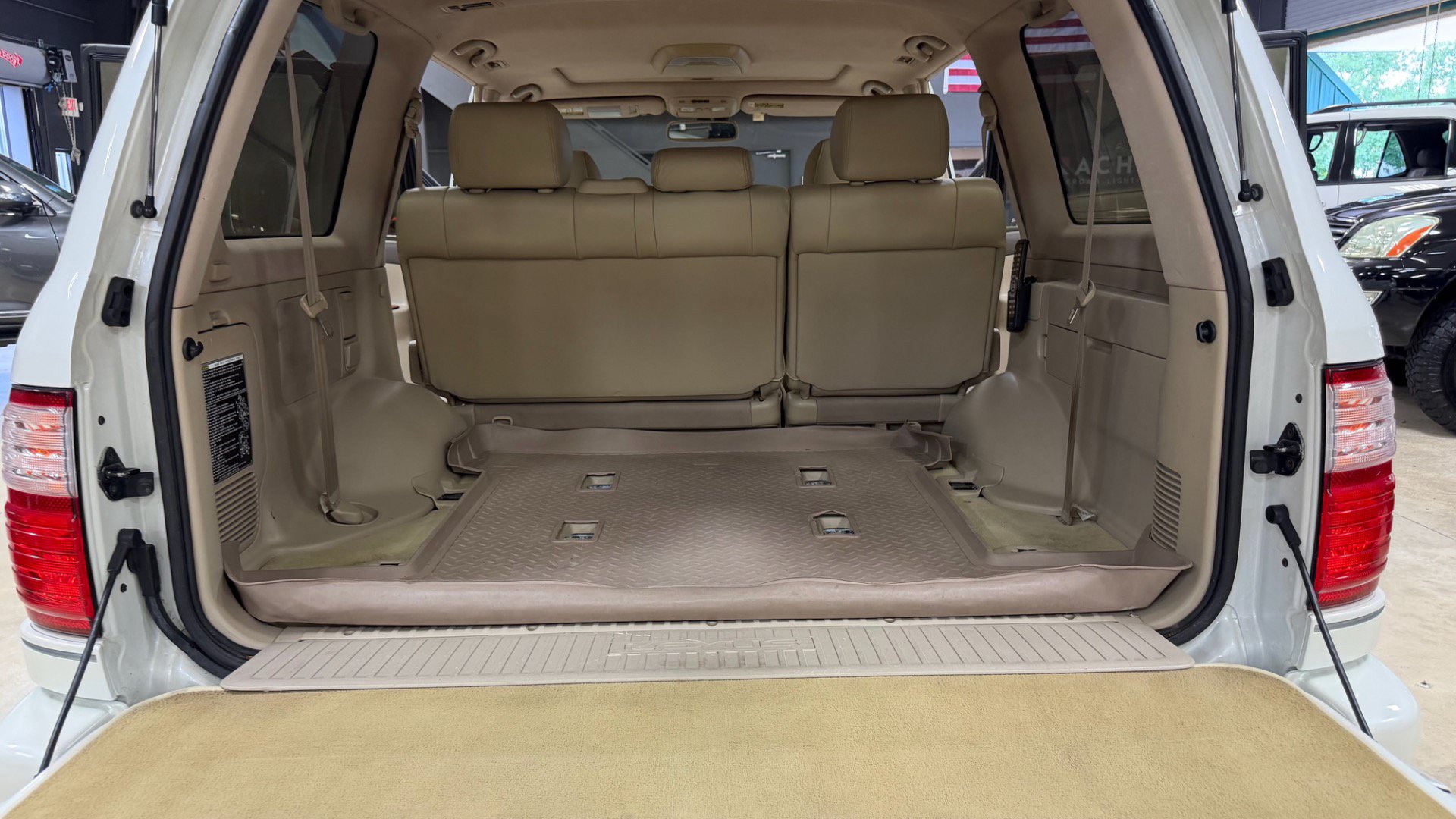 Used 2003 Lexus LX 470 4WD image 25