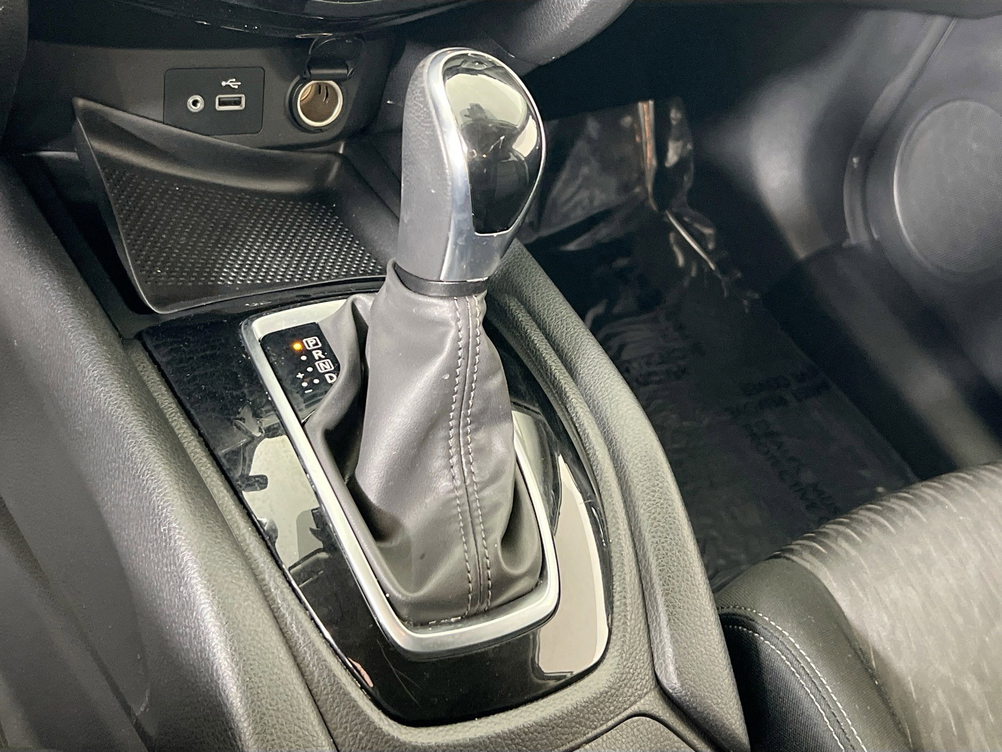 Used 2020 Nissan Rogue SV image 16