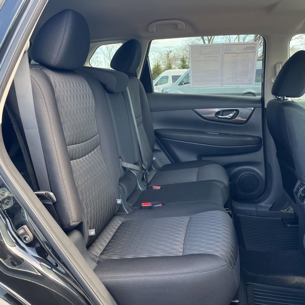 Used 2017 Nissan Rogue SV w/ Midnight Edition image 14