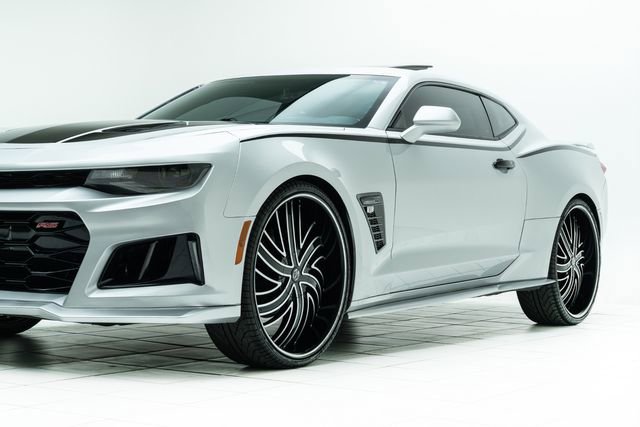 Used 2017 Chevrolet Camaro LT w/ RS Package image 10