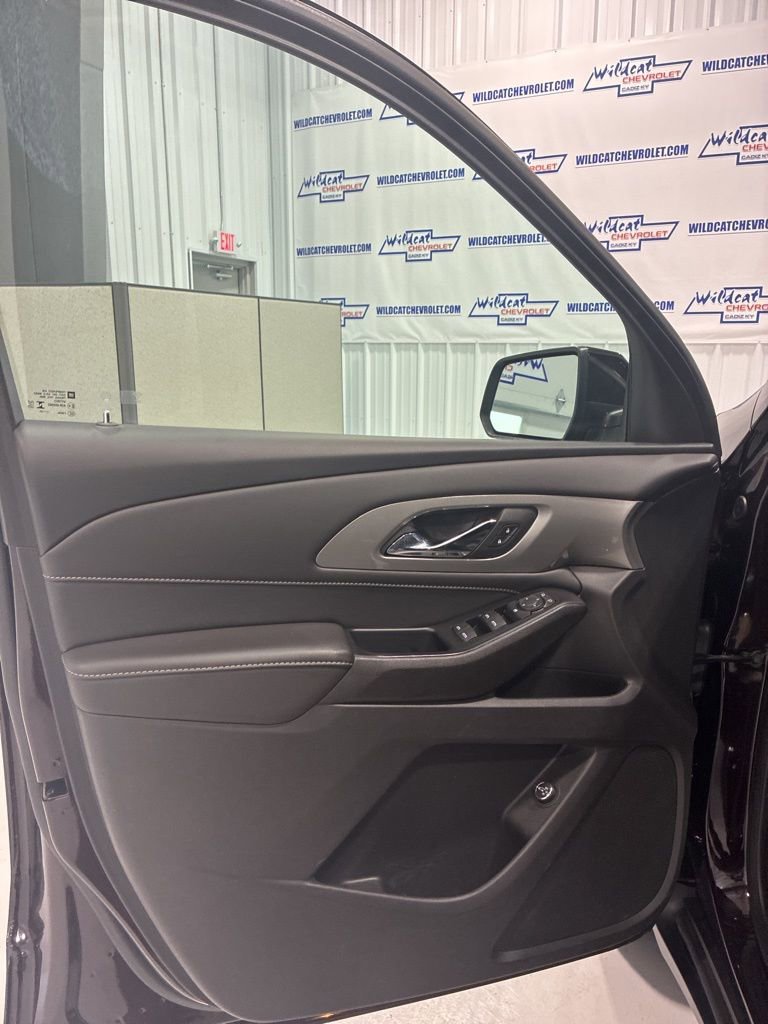 Used 2023 Chevrolet Traverse LT image 15