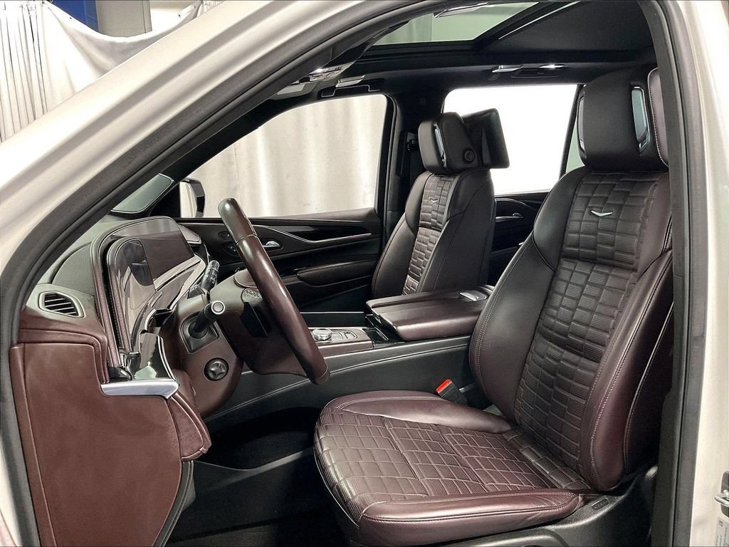 Used 2024 Cadillac Escalade Sport Platinum w/ Heavy-Duty Trailer Package AWD/4WD image 10