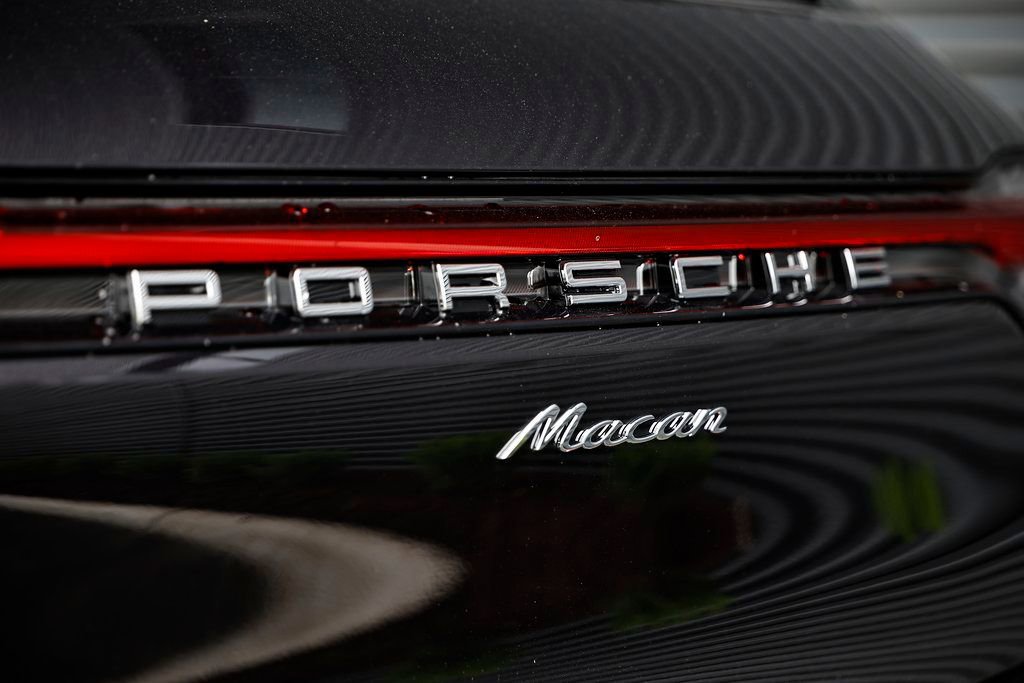 Certified 2026 Porsche Macan image 16