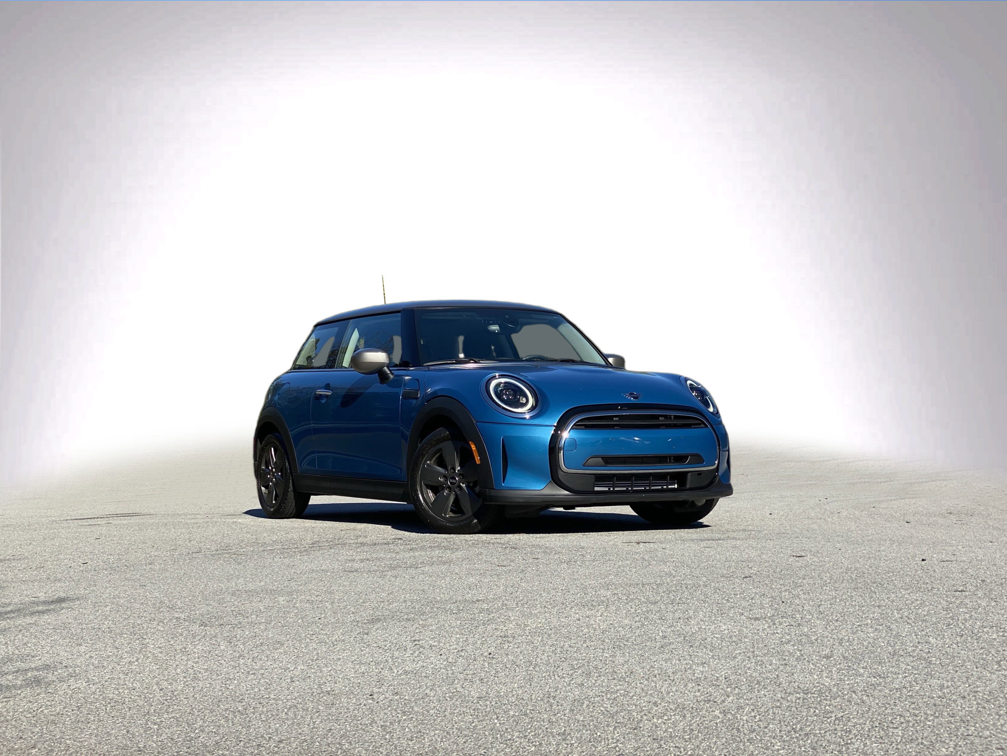 Used 2023 MINI Cooper 2-Door Hardtop image 2