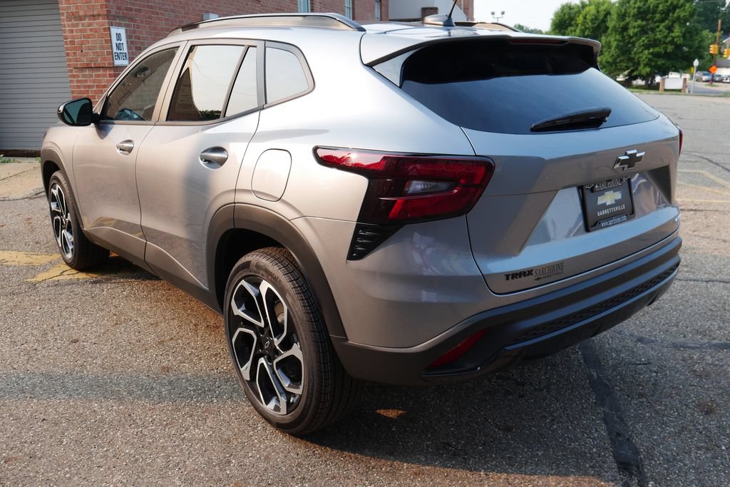 New 2026 Chevrolet Trax RS w/ Sunroof Package FWD image 5