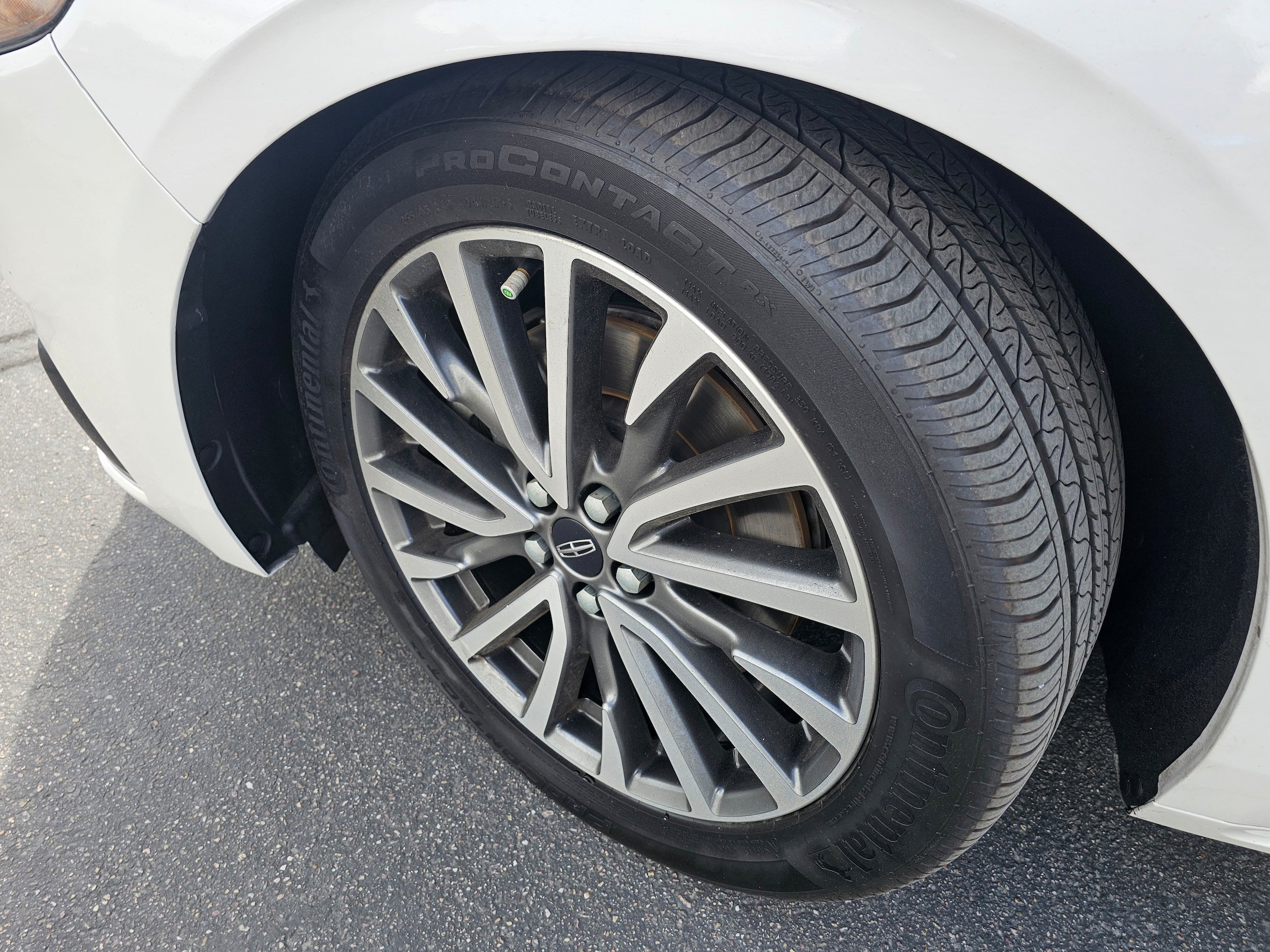 Used 2017 Lincoln Continental Select FWD image 20