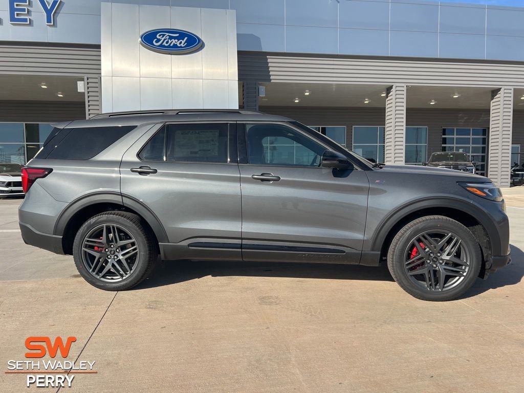 New 2026 Ford Explorer ST-Line w/ ST-Line Street Pack image 3