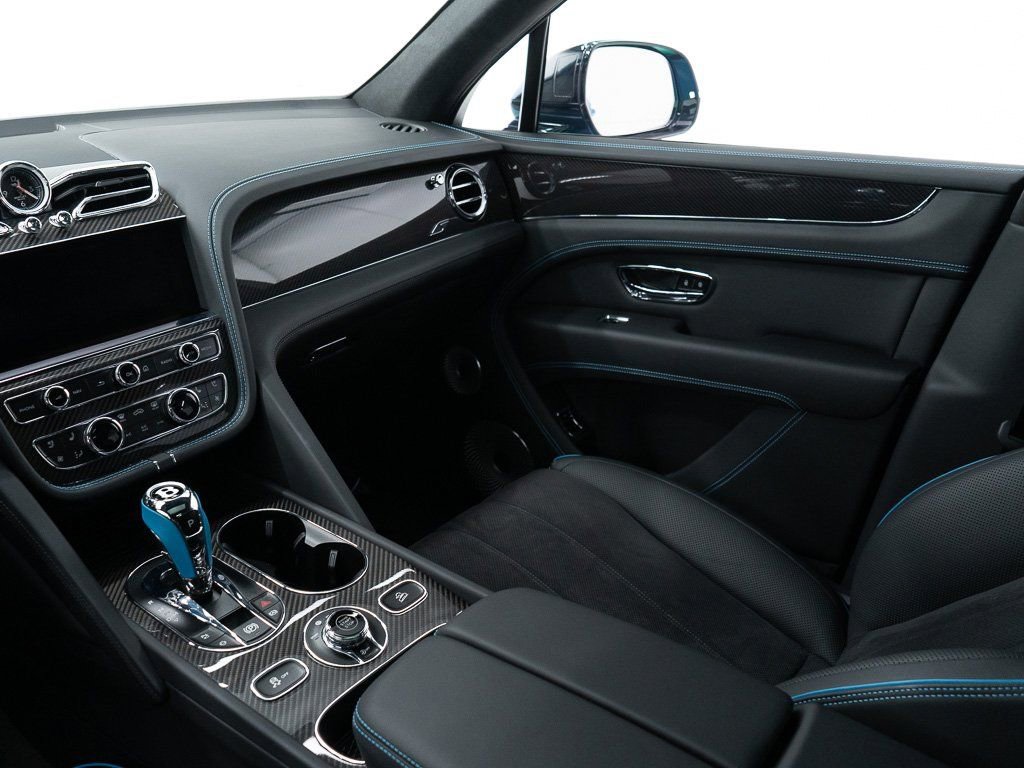 Certified 2025 Bentley Bentayga AWD/4WD image 30