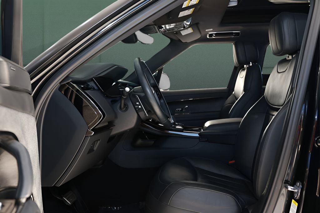 Used 2023 Land Rover Range Rover Sport SE Dynamic image 9