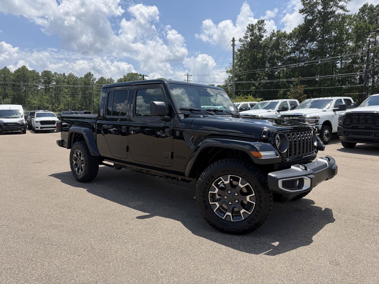 Used 2026 Jeep Gladiator Sport AWD/4WD image 3