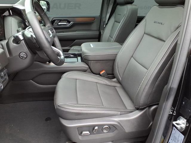 Used 2025 GMC Yukon XL Denali w/ Denali Reserve Package AWD/4WD image 7