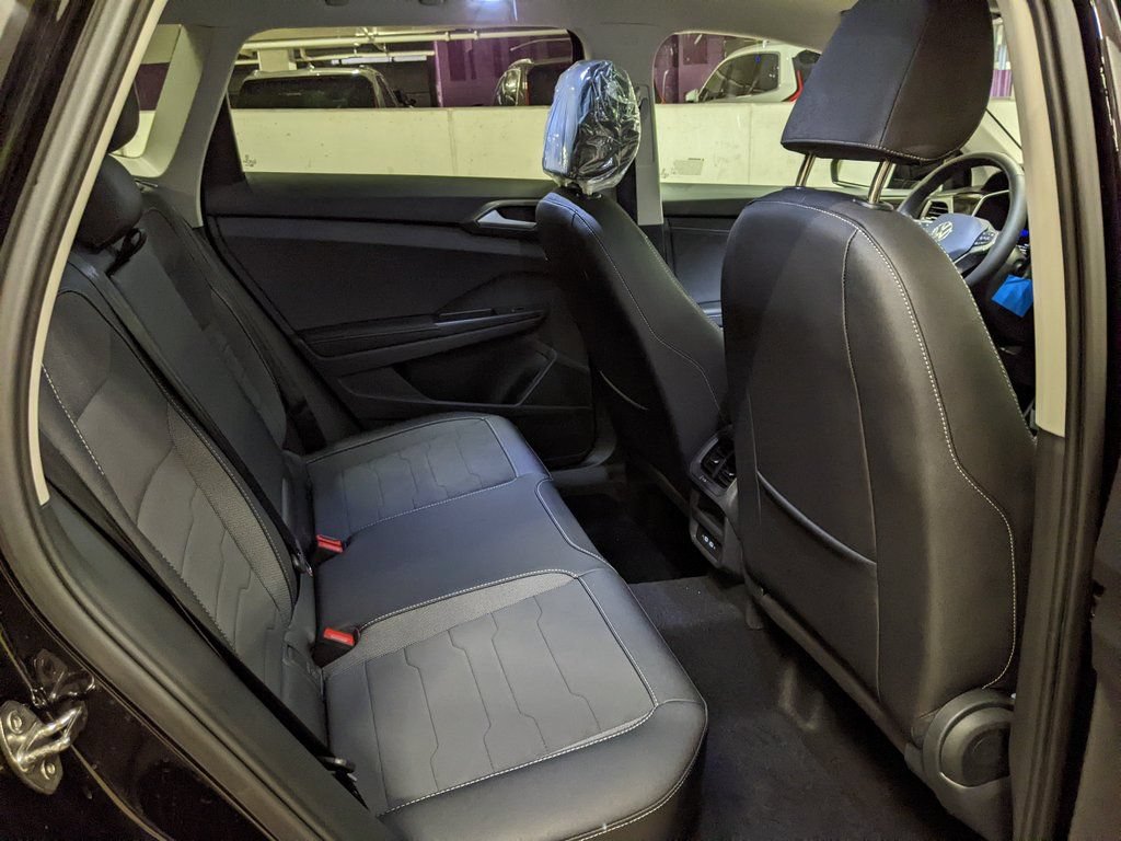 New 2026 Volkswagen Taos SE FWD image 25