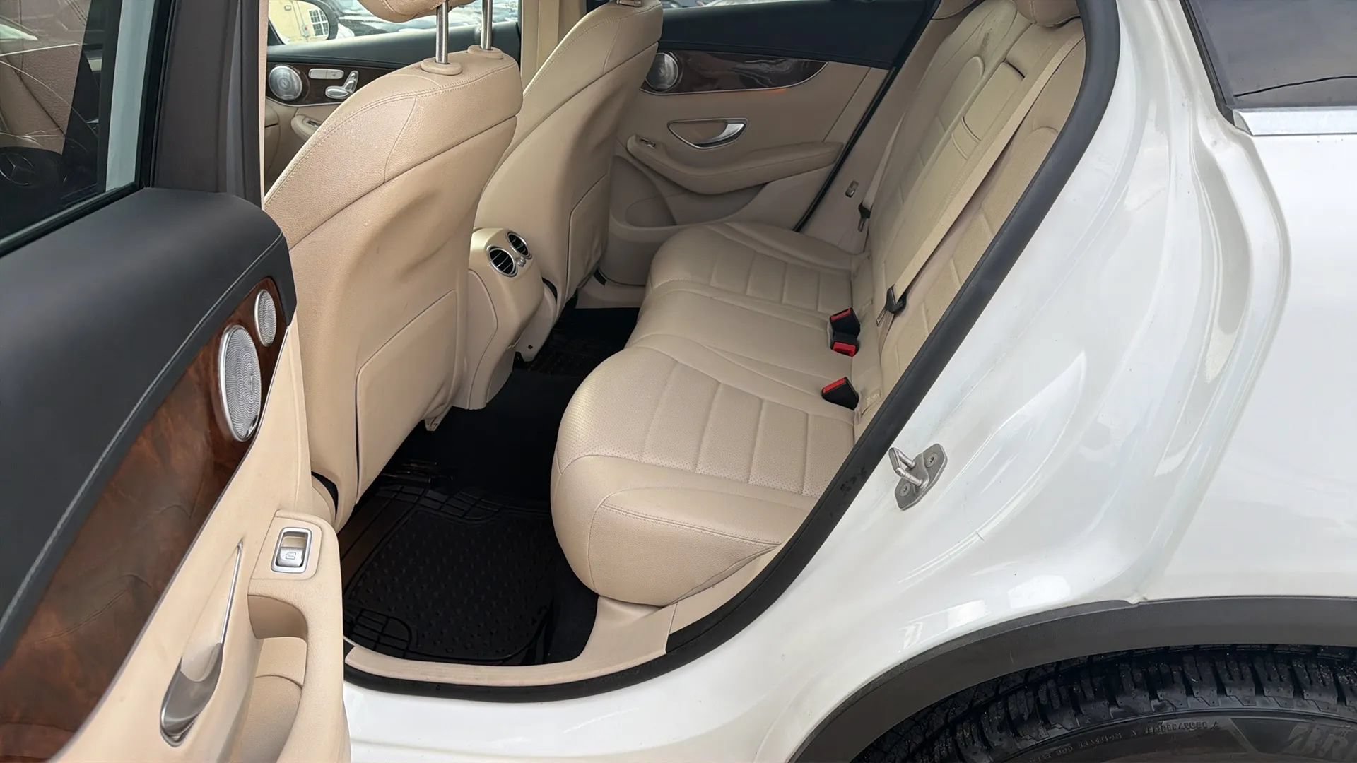 Used 2017 Mercedes-Benz GLC 300 w/ Premium 2 Package image 25