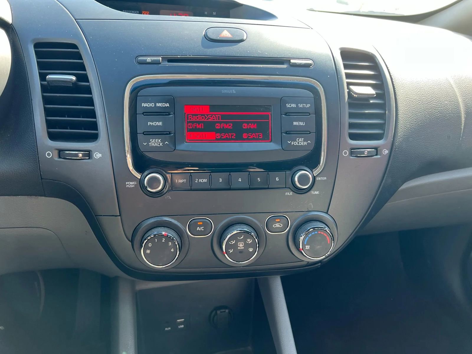 Used 2018 Kia Forte LX image 11